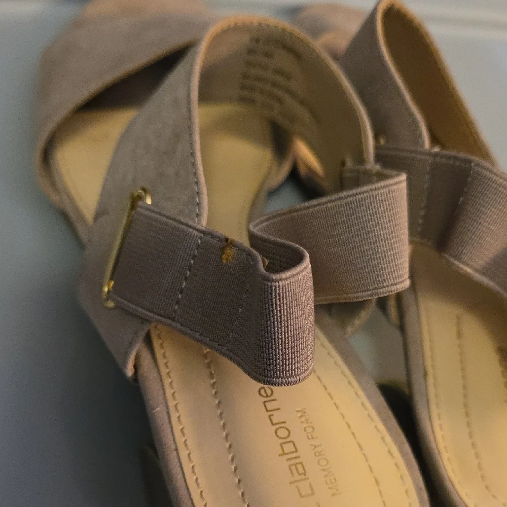 (J4) Liz Caliborne Womans Elegant Beige Women's Sandals - Picture 4 of 8